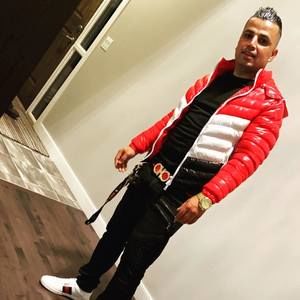 Meet your Posher, Dee